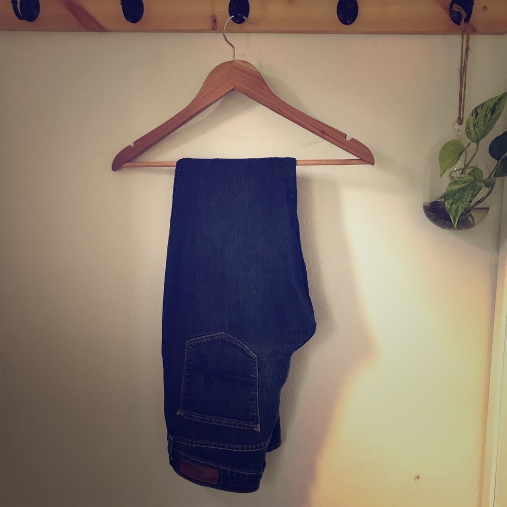 Dark wash skinny jeans size 4 - Picture 6 of 7